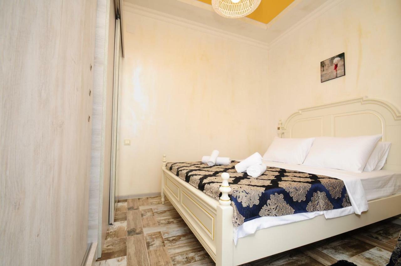 Apartments With A View Of The Trinity Holy Batumi Exteriör bild