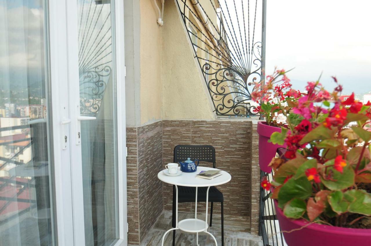 Apartments With A View Of The Trinity Holy Batumi Exteriör bild