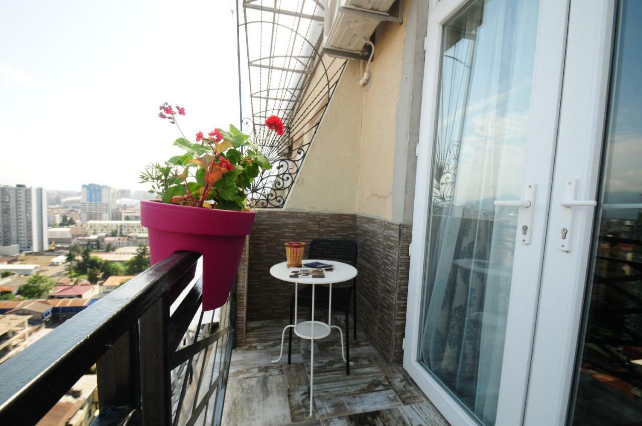 Apartments With A View Of The Trinity Holy Batumi Exteriör bild