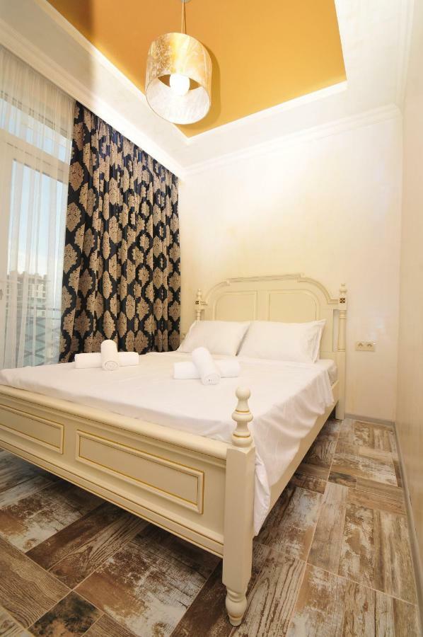 Apartments With A View Of The Trinity Holy Batumi Exteriör bild